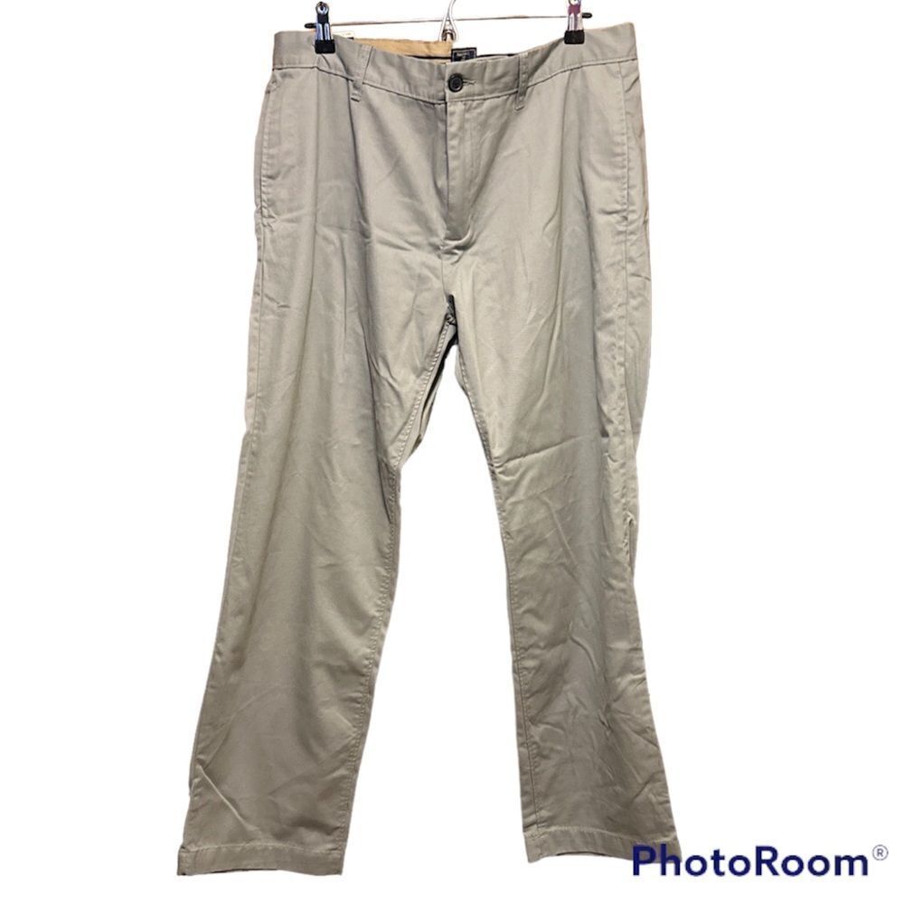 Gap Khakis Classic Straight Mens Pants Size 35x30 Gray Pearl NWT